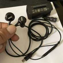 Daftar Harga Headphone AKG Terbaru Februari 2024