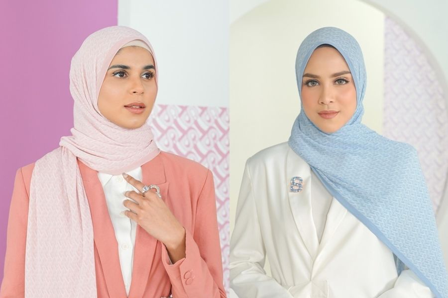 Buttonscarves SMALL size in Cielo (Sevilla series), Fesyen Wanita, Muslim  Fashion, Syal di Carousell